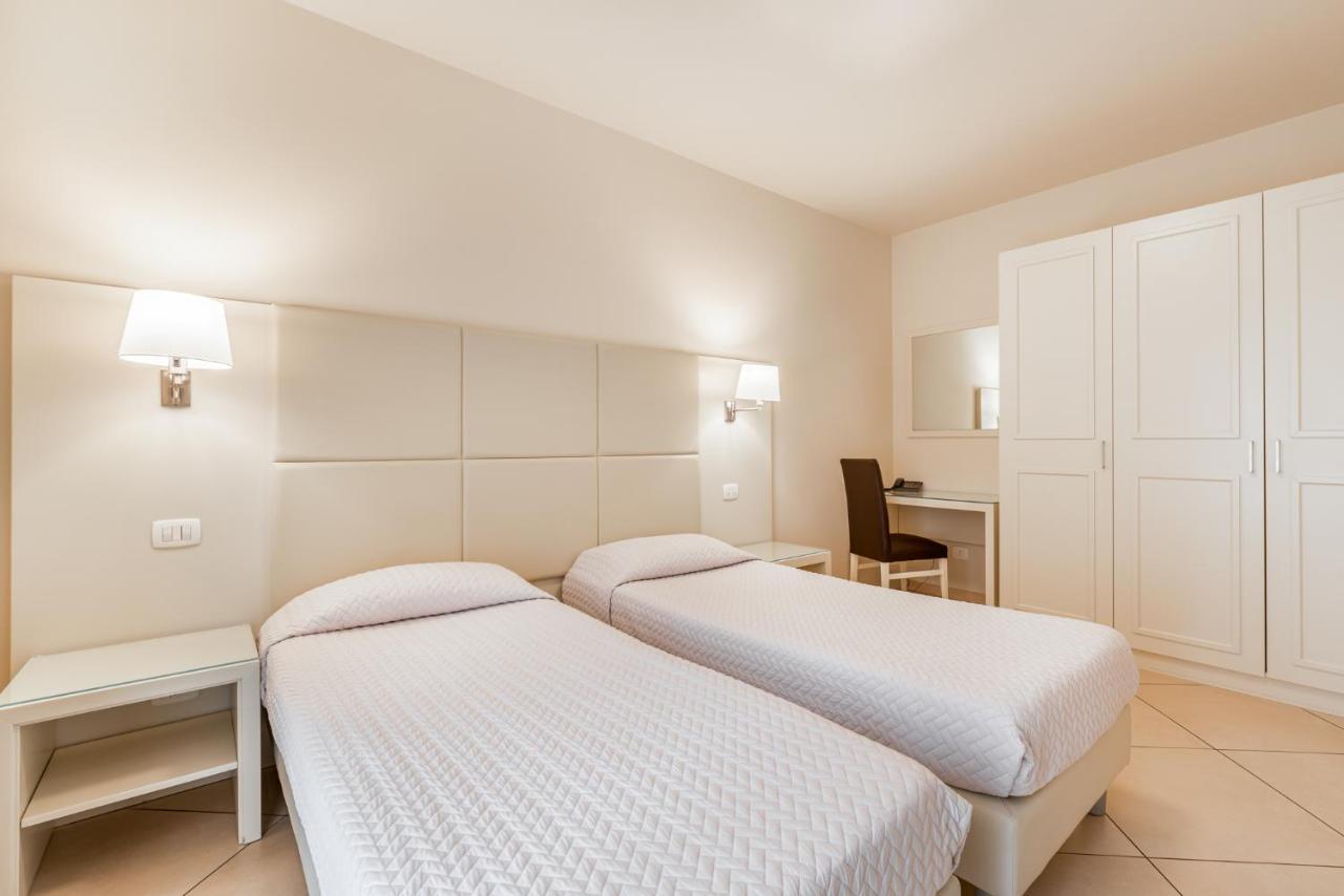 Hotel & Residence Exclusive Marina Di Carrara Exteriör bild